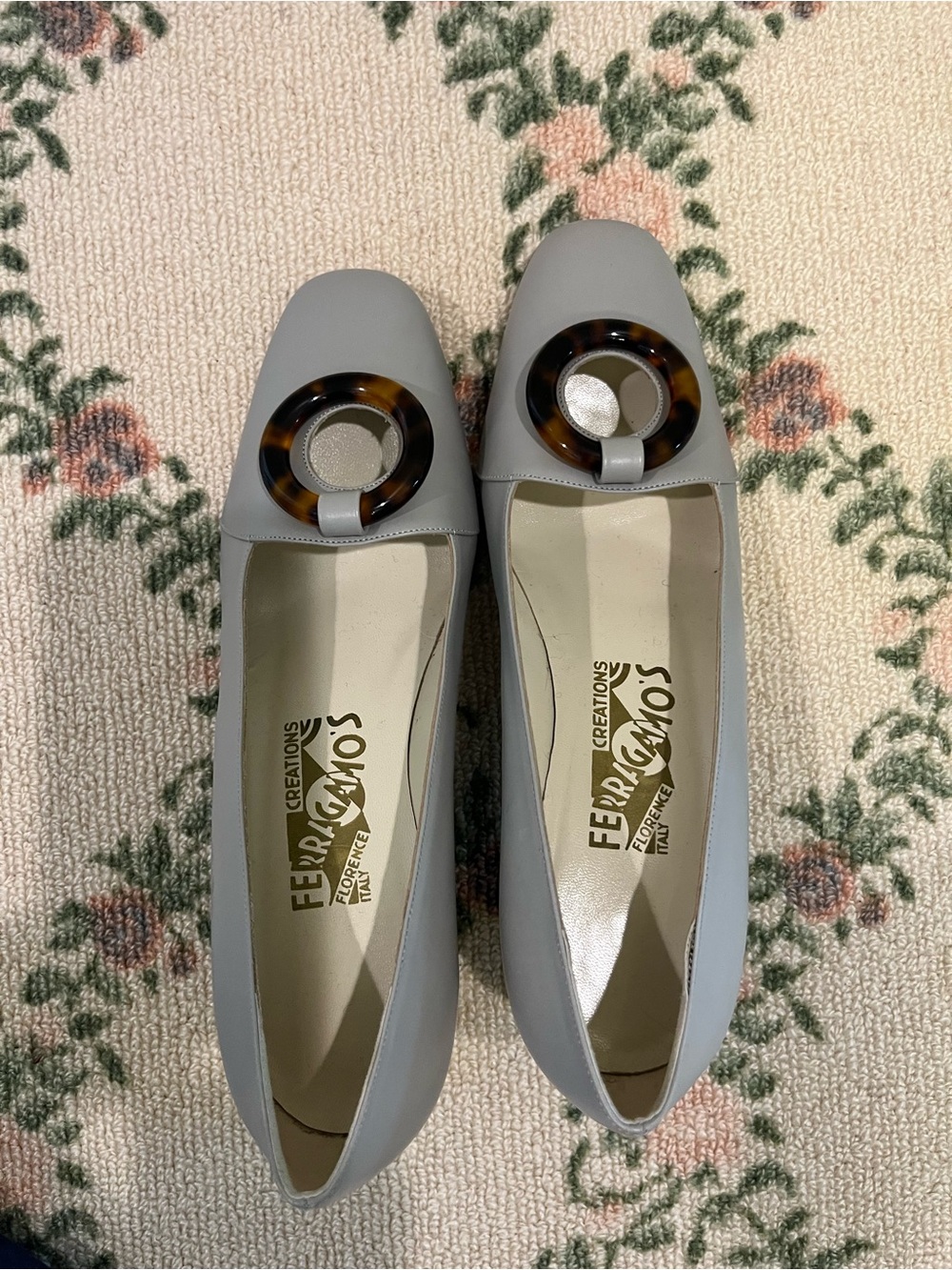 Salvatore Ferragamo Light Gray Leather Flats with Tortoiseshell Ring